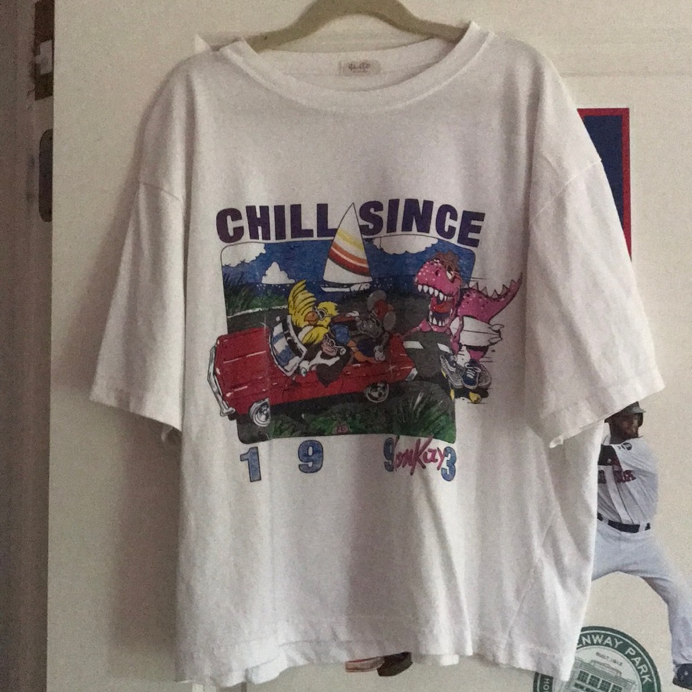 white graphic tee